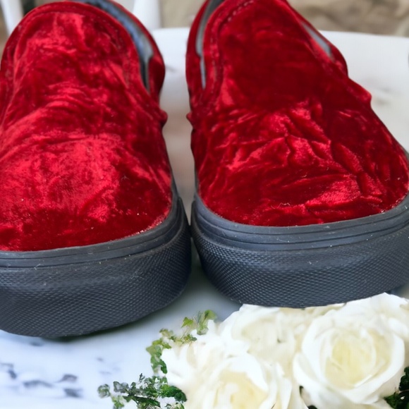 Vans Classic Slip On Velvet Wine Oxblood Black Sneakers Women's Size 8.5 Men's 7 - Picture 2 of 12